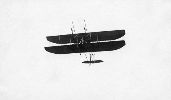 The Wright Model B owned by Farnum Fish flying at the Wisconsin State Fairgrounds in 1912.