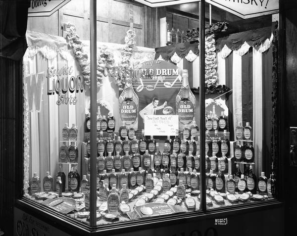 Window display of a De Beers store, shop Stock Photo - Alamy