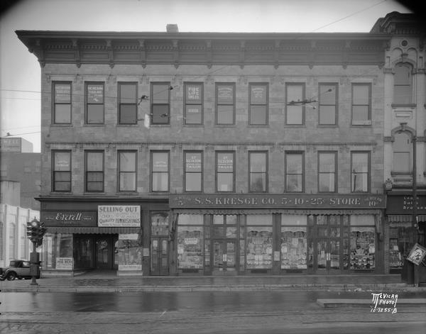 Front of S.S. Kresge variety store, 25 E. Main Street, Everett Shops Men's Clothing, 29 E. Main Street, Klauber & Hobbins Building, and second floor and third floor businesses.