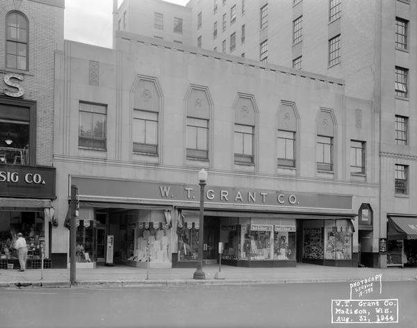 View of the W.T. Grant five and ten-cent store at 19-21 South Pinckney Street on the Capitol Square.
