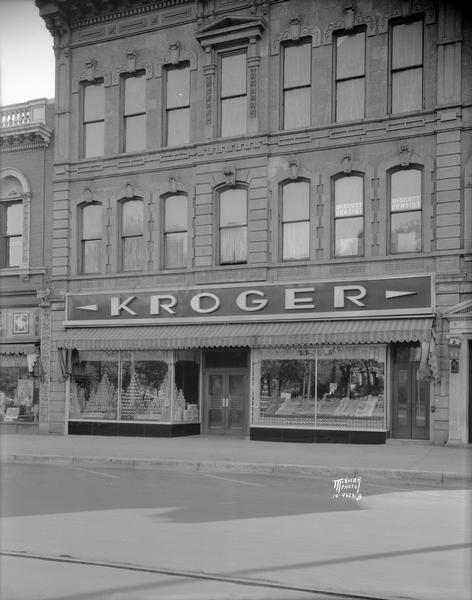 Kroger Capitol Square Store, at 3 North Pinckney Street. Signs in the second floor windows read: "Dr. Scott, Dentist."