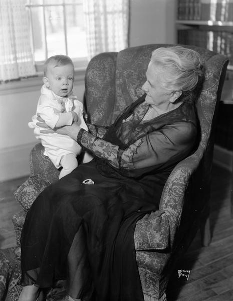 Joseph Oden La Follette, the son of Senator Robert La Follette, Jr., being held by his maternal grandmother, Harriet Oden of Washington, D.C.