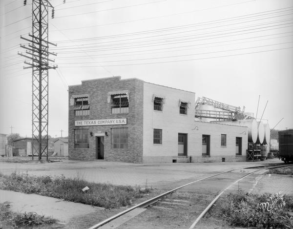 Texas Company U.S.A. (Texaco) office building and storage tanks bulk plant, 919 E. Main Street. Text on print reads: "Texas Company, Capitol Oil Co."