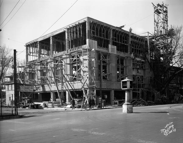 Scaffolding rises up the walls of the University Avenue National Bank, 905 University Avenue, with an unusual traffic signal in the intersection.