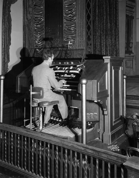 Man playing Kimball organ at the Orpheum Theatre.