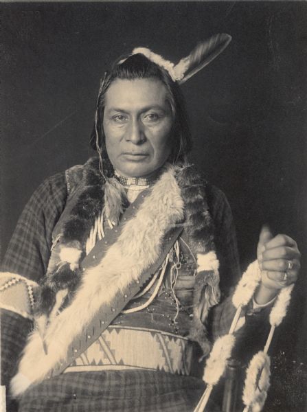 Studio portrait of Ah-la-Kat, nephew of Chief Joseph and member of the Shahaptian, Nez Perce, a North American Indian people who lived in Oregon along the Columbia River and its tributaries in Washington and northern Idaho.