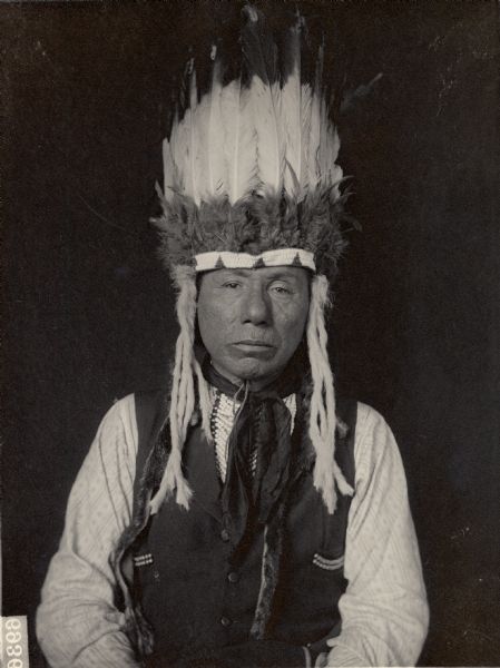 Portrait of Ponca man, Ni'-ka-ga-hi-cka or White Chief. Part of Siouan (Sioux) and Ponka Tribes. 