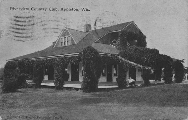 Summertime view of the country club building. Caption reads: "Riverview Country Club, Appleton, Wis."