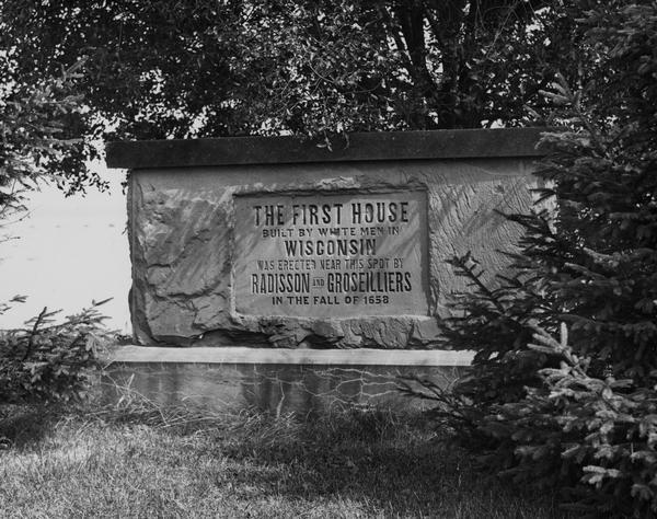 Close-up of the Radisson and Groseilliers house historic site marker, commemorating the first house built in Wisconsin by white men. The house was believed to have stood in the vicinity of Ashland at the mouth of Fish Creek where it empties into Chequamegon Bay.