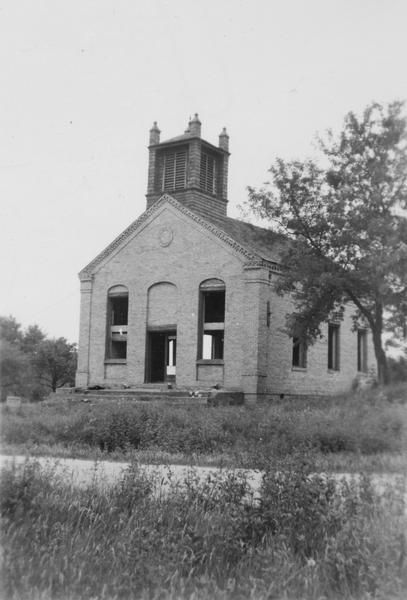 View of the Aztalan Baptist Church prior to restoration by the Lake Mills-Aztalan Historical Society.