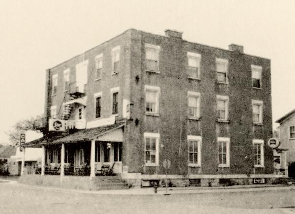 Denniston House hotel shown after the removal of its fourth floor and the replacement of the original porch.