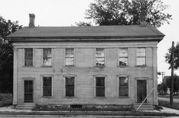 Kraus House, lodging operated by Hubert Kraus, and once used as a Civil War drill house.  The building was razed in 1936 according to some local residents. It stood on the site of the present Fox Building.