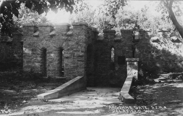 Argonne Gate, S.J.M.A. War memorial for the service men from Delafield in the First World War. The lantern on the gate is meant to burn perpetually. Caption reads: "Argonne Gate, S.J.M.A. Delafield Wis".