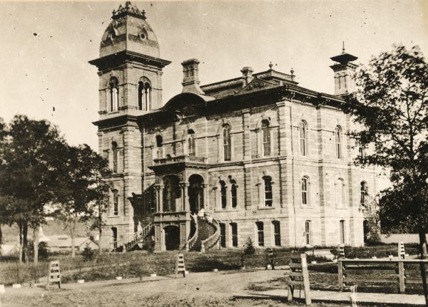 View of the courthouse. Roof and lower part have since been changed.