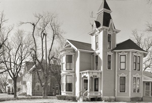 Southeast view of the Evans house at 104 West Main Street with the Campbell-Willoughby house, at 44 West Main Street, in the foreground. The Evans house was built in approximately 1880 in the High Victorian Italianate style.
