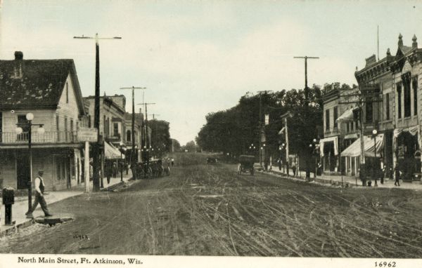 View down Main Street, with a hotel and other businesses lining the road. Caption reads: "North Main Street, Ft. Atkinson, Wis."