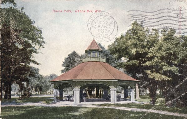 View of a pavilion in Union Park. Caption reads: "Union Park, Green Bay, Wis."