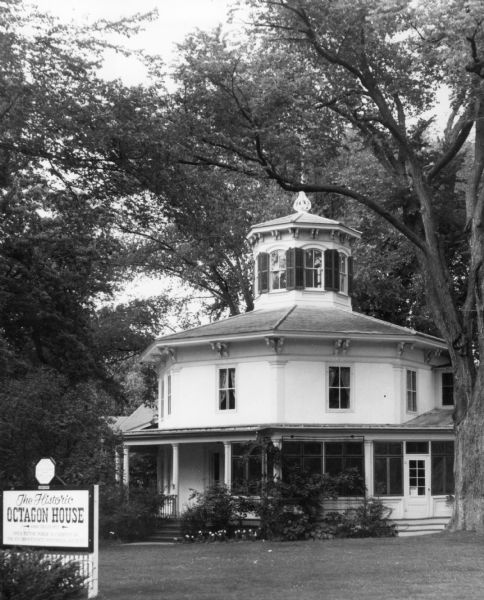 View of the Moffat house, located at 1004 Third Street. The sign in front reads: "The Historic Octagon House".