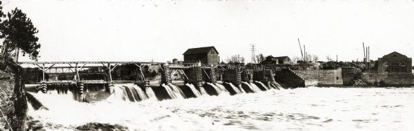 Kilbourn Dam under construction on the Wisconsin River by the Southern Wisconsin Power Company.
