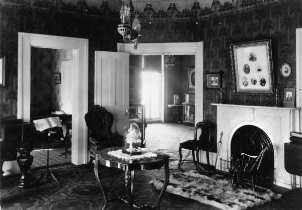 Interior view of the parlor of Richards' Octagon House.