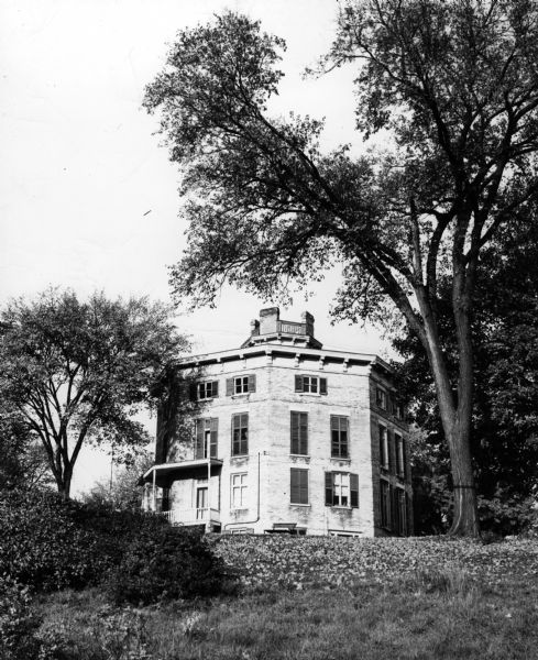 Exterior view of the Octagon House.