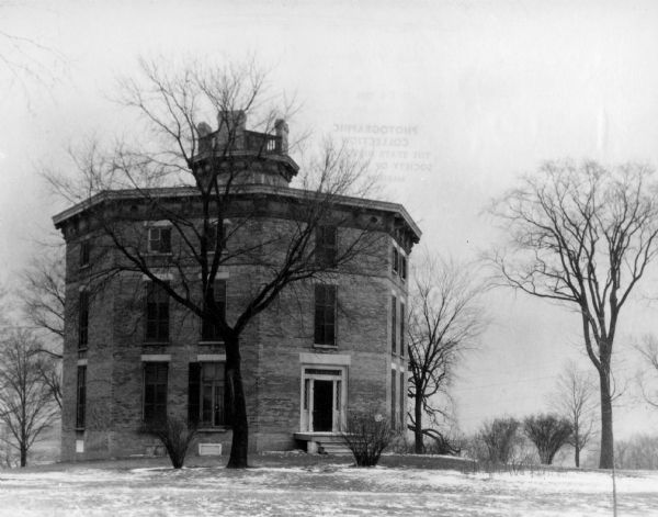 Exterior view of the Richards' Octagon House.