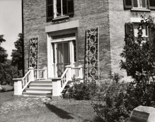 Exterior view of the entrance to the Richards' Octagon House.