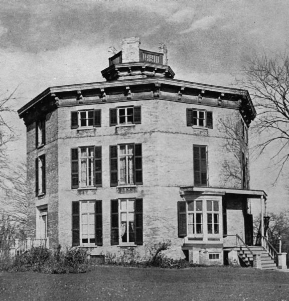 Exterior view of the Richards Octagon house.
