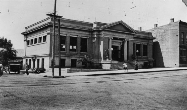Exterior view of the Free Public Library, dedicated on June 14, 1907.  The library was built, in part, with Andrew Carnegie funding.
