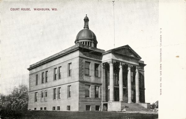 The Washburn Court House. Caption reads: "Court House, Washburn, Wis."