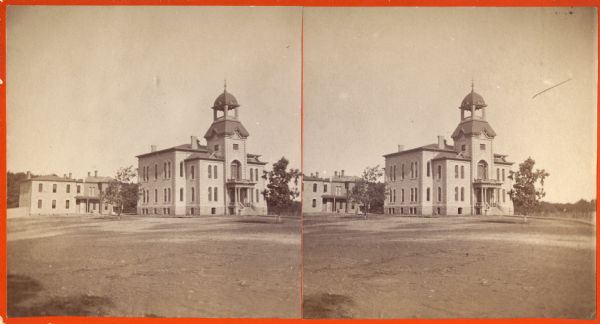 Stereograph view of the courthouse.