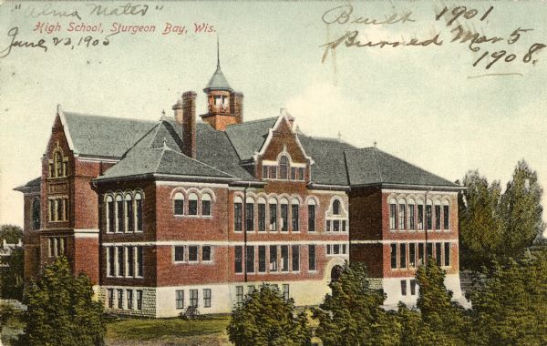 Sturgeon Bay High School, built in 1901 and destroyed by a fire in 1908.