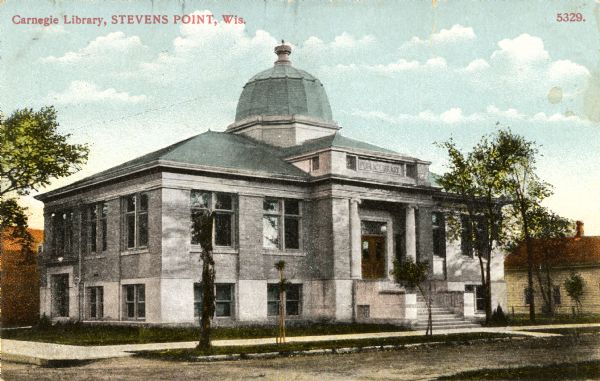 View across the street towards the library. Caption reads: "Carnegie Library, Stevens Point, Wis."