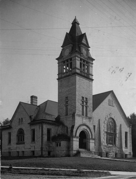 Exterior view of the First Congregational Church.