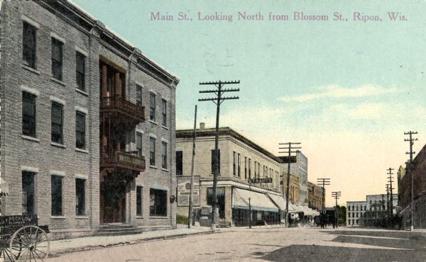 Caption reads: "Main St., Looking North from Blossom St., Ripon, Wis." There is a hotel in the left foreground.