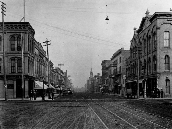Looking north on Main Street, from the Square, Manufacturer's National Bank at 440 Main Street.