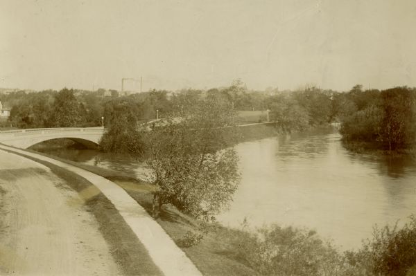 Elevated view of Island Park, from Washington Park Drive, looking north from the west end of Kinzie Avenue bridge.
