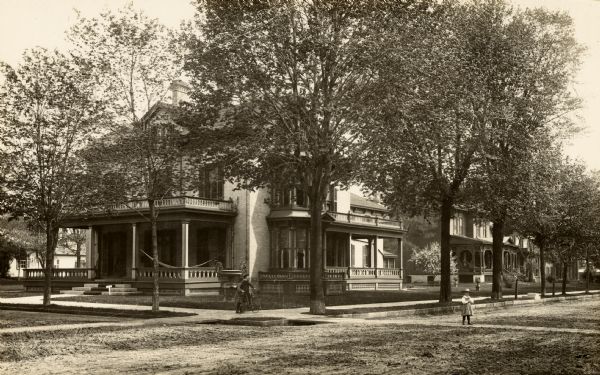 Stephen Bull residence before enlargement. Edna Billings appears is on the right.