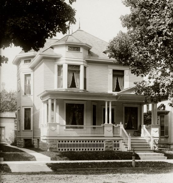The E.T. Billings Residence, Lake Avenue. Mr. Billings was a prominent commercial photographer.