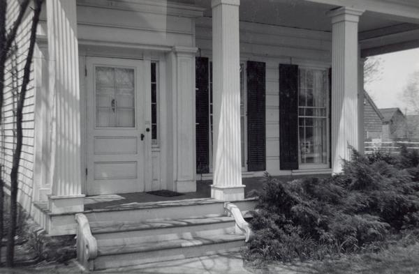 Front entrance with columns to W.A. Fulton's house.