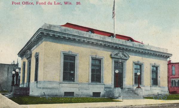 Exterior of Post Office. Caption reads: "Post Office, Fond du Lac, Wis."