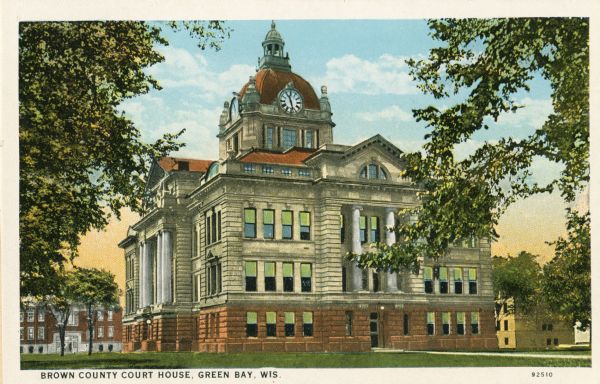 View of the Brown County Court House. Caption reads: "Brown County Court House, Green Bay, Wis."