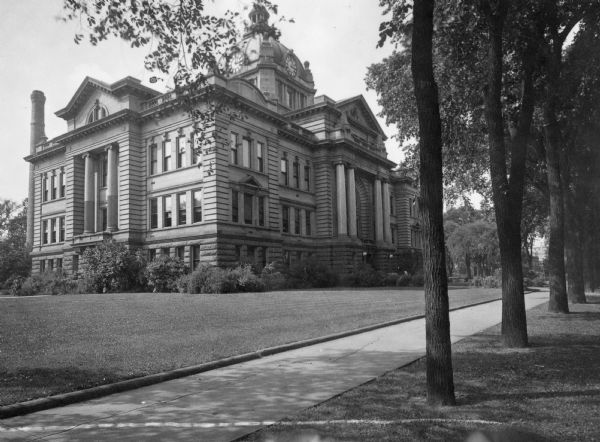 Exterior of Brown County Court House, with trees lining the sidewalk.