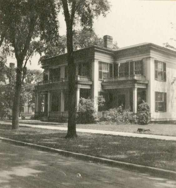 Exterior of the Israel Greene Beaumont House, located at 203 South Jefferson Street. The building was demolished in 1932.