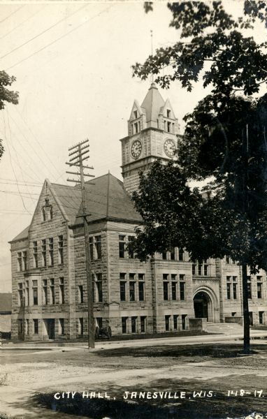 Exterior view of City Hall. Caption reads: "City Hall, Janesville, Wis."