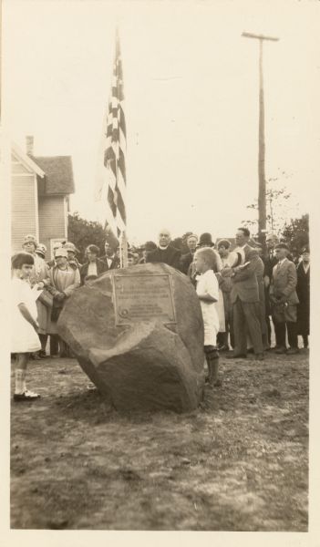 The Aupaumut Memorial Tablet unveiling ceremony. The memorial is for Captain Hendrick Aupaumut, a Revolutionary War soldier, born 1757, died 1830. The tablet was erected by the Appleton Chapter of the Daughters of the American Revolution.