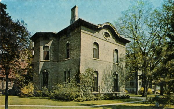 Kemper Hall on the shore of Lake Michigan with the Durkee Mansion and Simmons Gymnasium in the background.