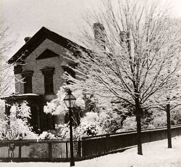 The home of I.G. Merrill, located on the corner of Ann Street (now called Sheridan Road) and Prairie Avenue, in the winter.