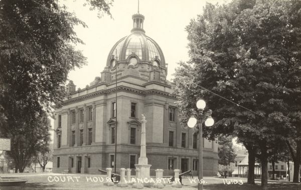 Exterior view of the Grant County Court House. Caption reads: "Court House, Lancaster Wis."