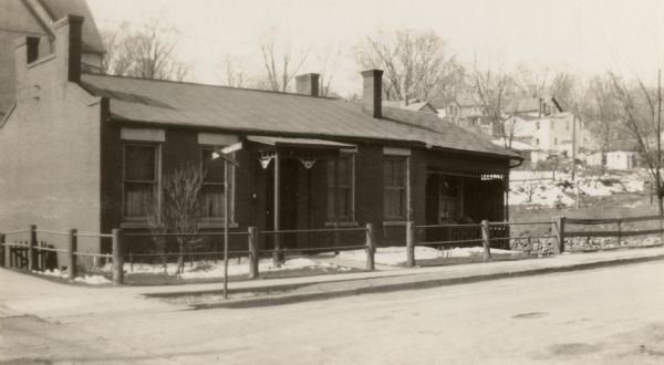 A cottage on the corner of Fountain Street and Chestnut Street.